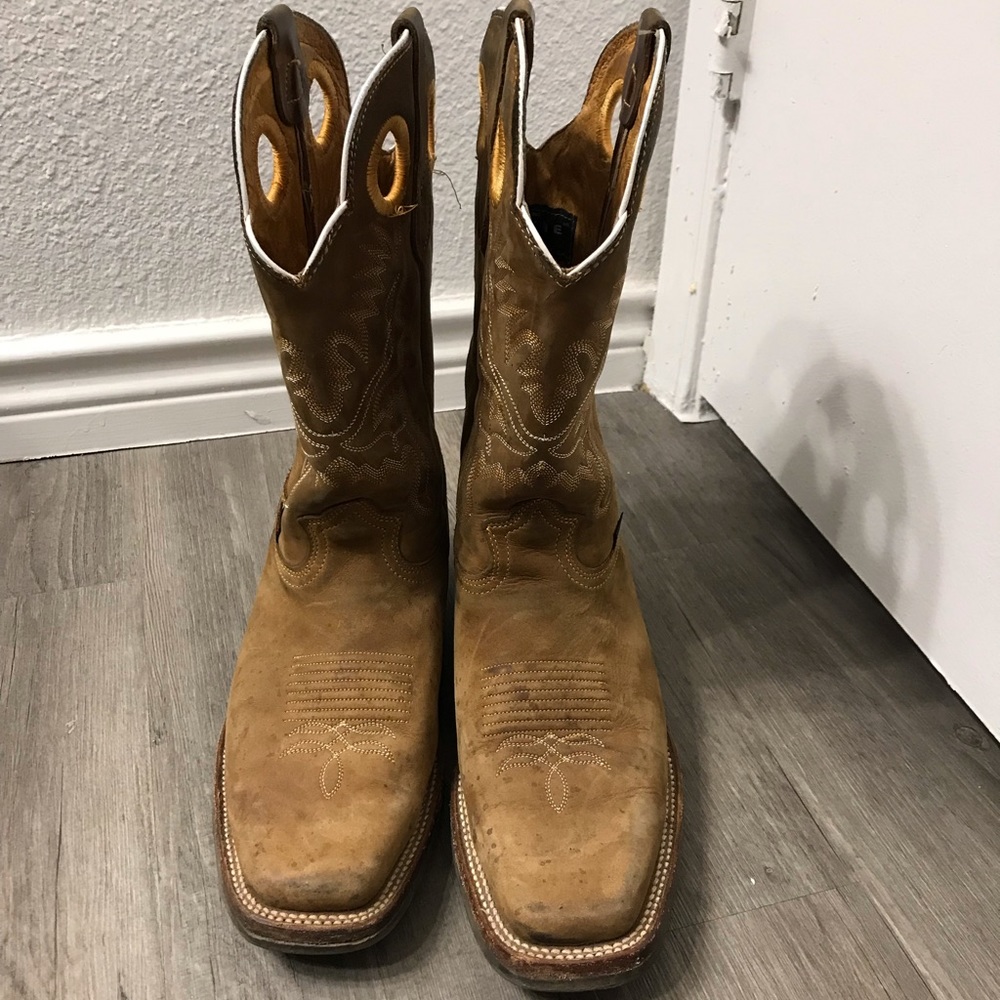 🚨SOLD!🚨Mens Cavender's Brown boots